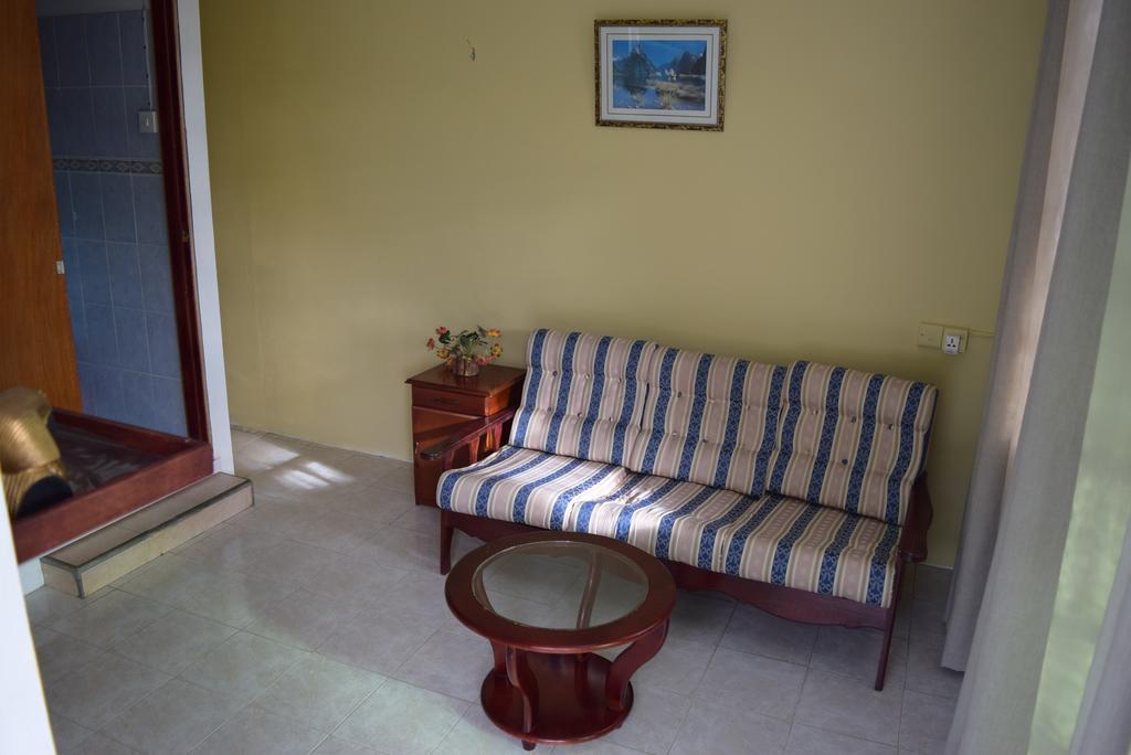Mauri Holidays 'Budgeted Apartment' La Gaulette Ruang foto