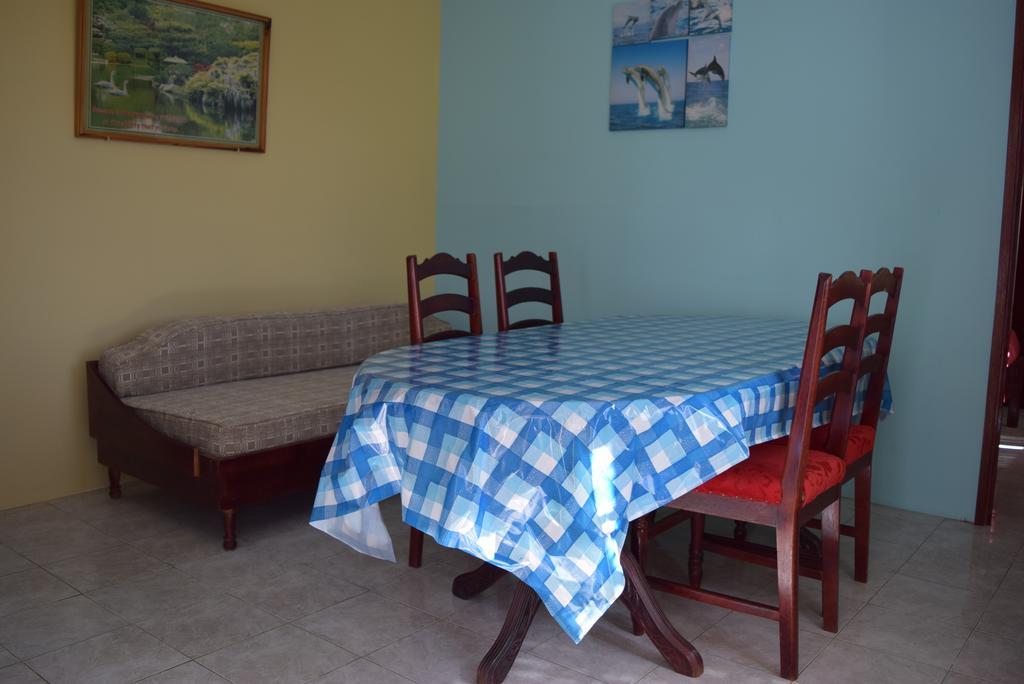 Mauri Holidays 'Budgeted Apartment' La Gaulette Ruang foto