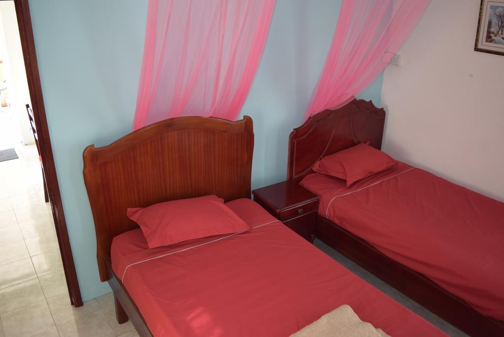 Mauri Holidays 'Budgeted Apartment' La Gaulette Ruang foto